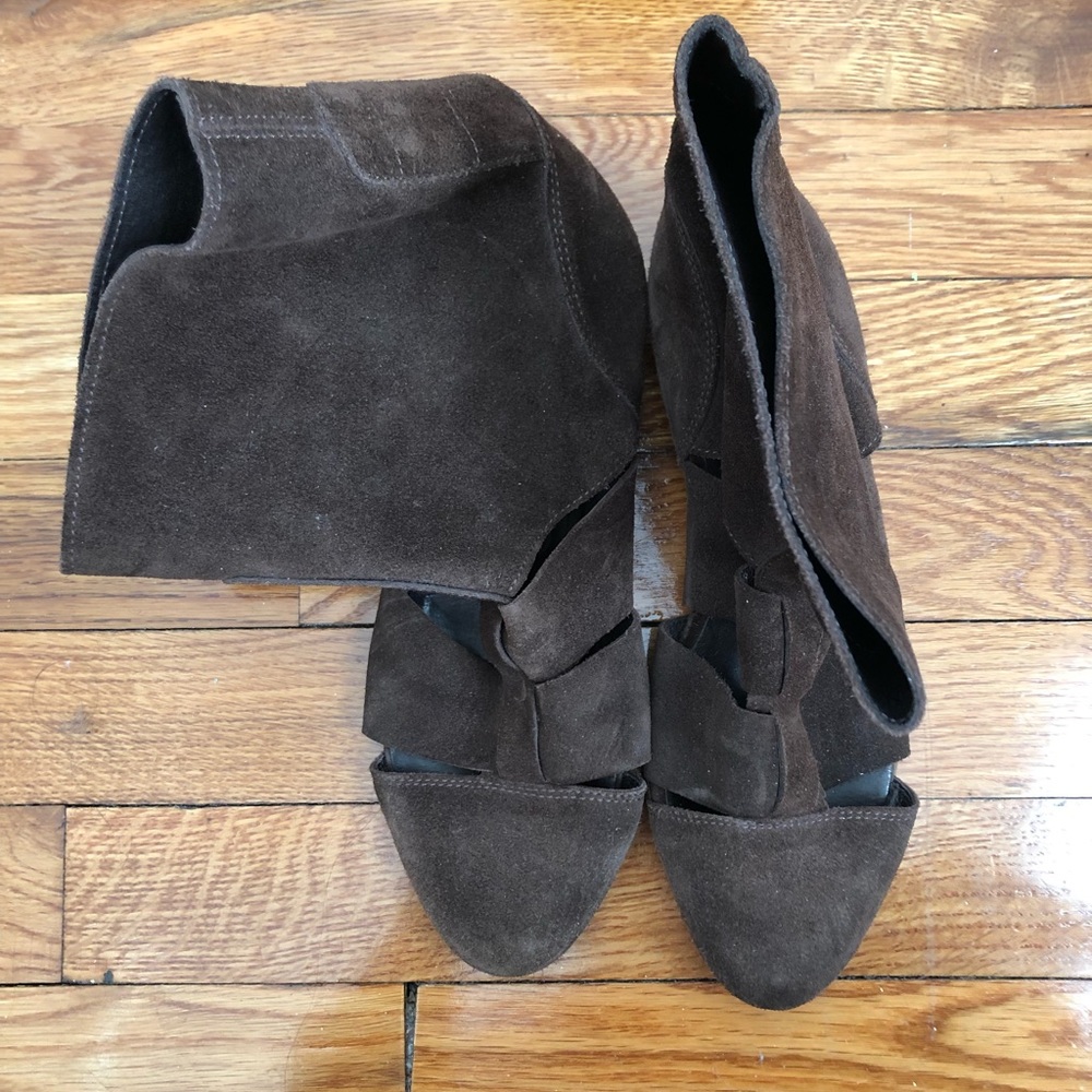 APC Madras brown suede boots. Women’s size 38.